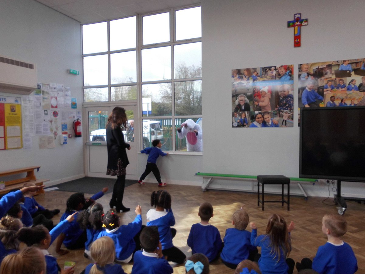 jude_primary's tweet photo. Happy faces and huge excitement here to day with an early visit from the Easter Bunny! @BCPP__ @PrimaryTolkien https://t.co/uThj3bDwVX