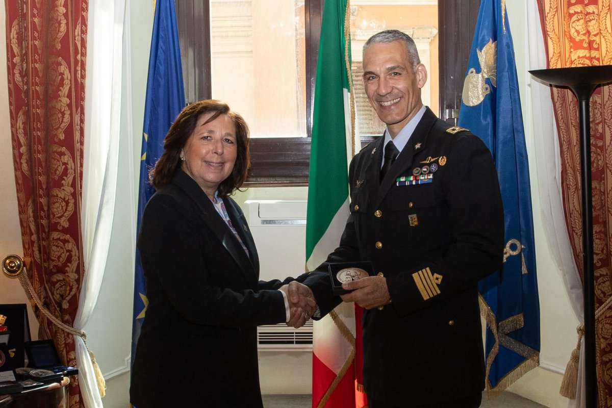 Onorata di stringere la mano e complimentarmi con Walter Villadei, astronauta e Colonnello dell’Aeronautica Militare, rientrato dalla missione spaziale Axiom-3 “Voluntas”, a bordo della Stazione Spaziale Internazionale (ISS). La missione del Colonnello conferma il ruolo di primo