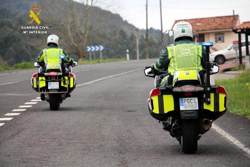 elecoregional's tweet photo. La Guardia Civil localiza al conductor que intentó embestir a un motorista de la Agrupación de Tráfico https://t.co/qhyuu0WjOe https://t.co/AkhUYaai5G