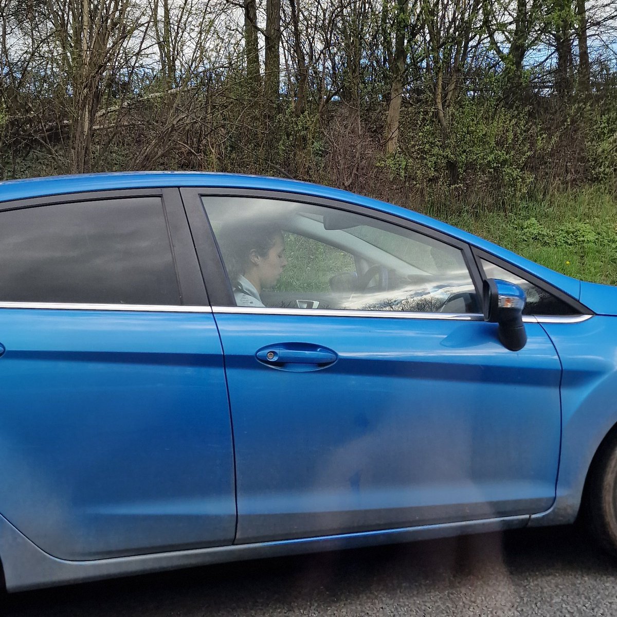 Watch out for this one when out and about, she likes to use her phone whilst driving. Spotted on the A5. Reg: BK61 0ZB

#DumbAssDrivers #TextingAndDriving #Police