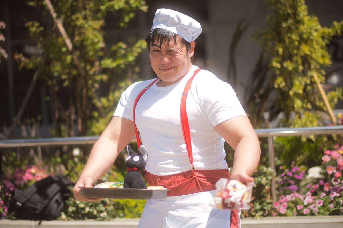 今日は魔女の宅急便が放送されるのでパン屋のおじさんのコスプレ画像です