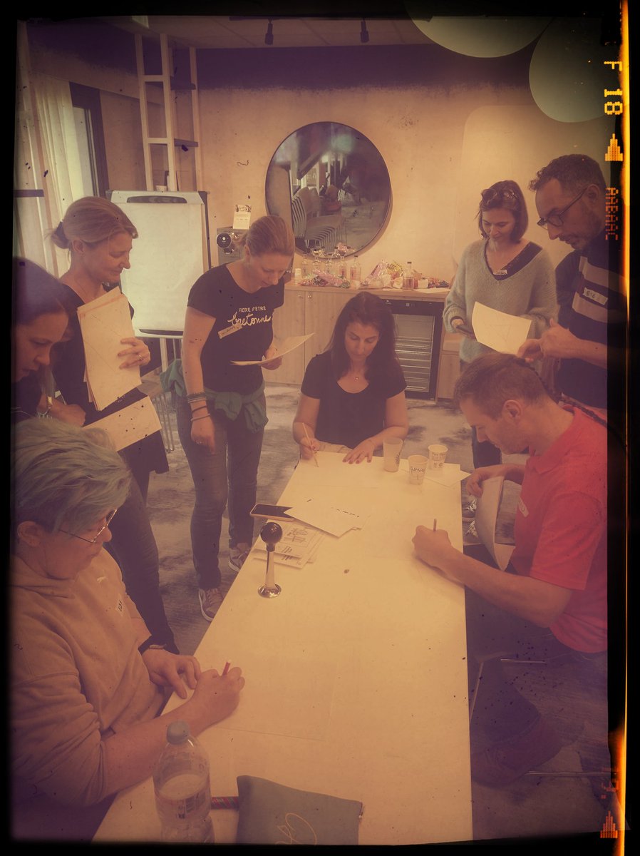 Franck Rageade (@thelor) on Twitter photo L'indémodable "artistes & spécifieurs" - "draw the drawing game" de <a href="/TotherAlistair/">The Other Alistair</a> - revisité en version #blitz par <a href="/moira2g/">Moïra Degroote</a>, redoutable de pertinence et source d'inspiration sur la transmission des exigences au sein d'une équipe #agile #AGFr24 #TriangleÉquilatéral L'indémodable "artistes & spécifieurs" - "draw the drawing game" de <a href="/TotherAlistair/">The Other Alistair</a> - revisité en version #blitz par <a href="/moira2g/">Moïra Degroote</a>, redoutable de pertinence et source d'inspiration sur la transmission des exigences au sein d'une équipe #agile #AGFr24 #TriangleÉquilatéral