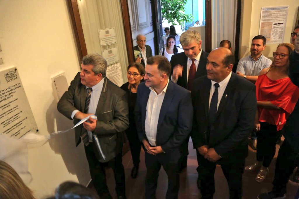 AlbarracinDif's tweet photo. En el Archivo Histórico de Tucumán, junto a su Director Javier Critto, el Ministro de Gobierno @amado_regino y los legisladores Francisco Serra y Roberto Moreno, inauguramos formalmente la muestra conmemorativa a Bernabé Aráoz, figura emblemática de la Independencia Argentina. https://t.co/otw7z6eDMJ