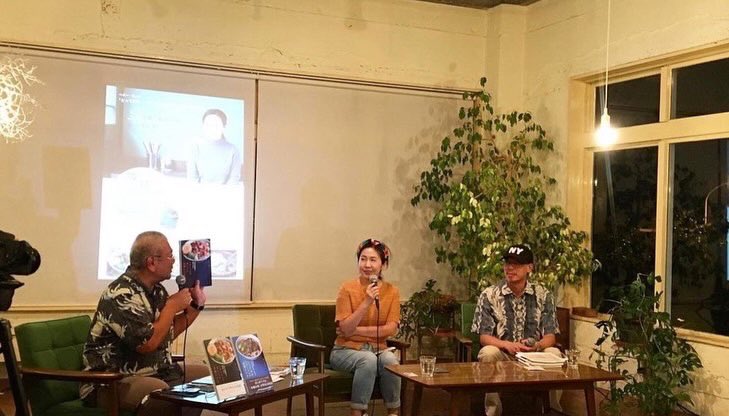 その後は台湾イベントが続きました。10月には台湾料理家のペギー・キュウさんを台湾から招いて、カフェユニゾン初の本格的料理ワークショップを開催。前半のトークタイムには、普天間の台湾小吃「花蓮」のピーター・ツァイさんと台湾料理素材としての沖縄食材の魅力を語り合いました。