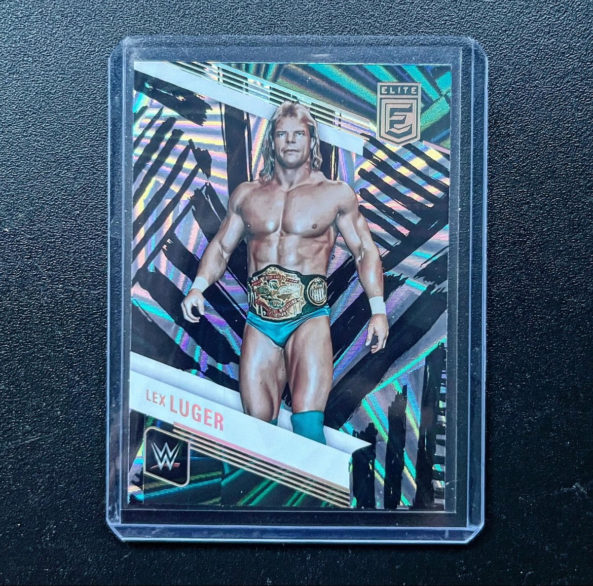 Givem the Ol’ Razzle Dazzle! Lex Luger Razzle Dazzle case hit from Donruss Elite! 

#wrestlingcards #wwecards #lexluger #donrusselite