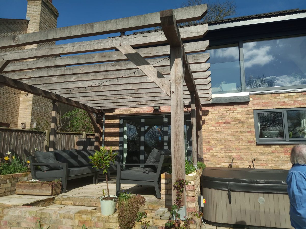 Members spent a sunny Saturday morning with Ats and Colleg Students in our region touring a local net zero carbon family home. Our hosts were fantastic! Everyone left well informed and had a great time #NetZero #Sustainability #greenliving
