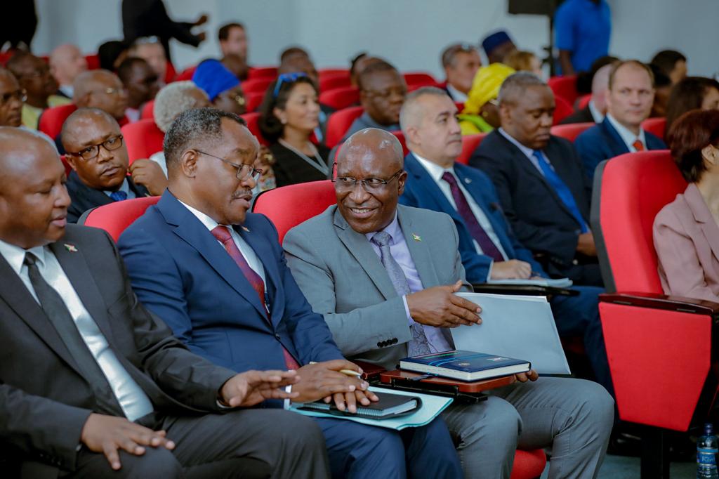 BurundiGov's tweet photo. Ce Pré-Meeting est tenu dans le but d'échanger avec ces partenaires sur les nouveaux outils stratégiques du #Burundi vers sa #Vision_2040 afin que leurs interventions puissent s'aligner aux priorités du #BurundiGov. Ils ont exprimé leur disponibilité à la prochaine Table-Ronde. https://t.co/Urbth3gOza