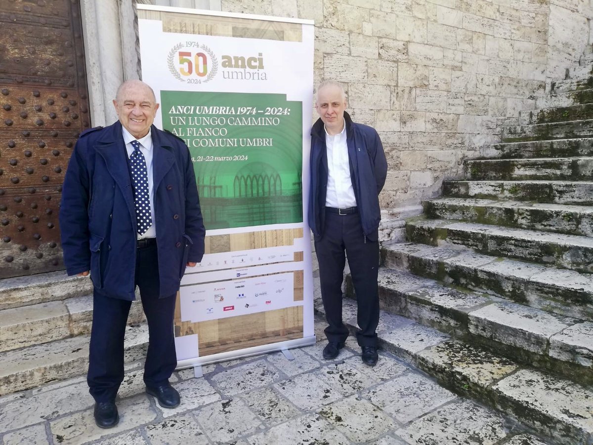 AnciLiguria's tweet photo. 🎉Seconda giornata del #Cinquantenario di Anci Umbria, a #Perugia, a cui partecipano il vicepresidente #NataleGatto e il vicedirettore #LucaPetralia.
Tavola rotonda presso la Sala dei Notari, con gli ex presidenti di Anci Umbria https://t.co/TzCtZfHnLU