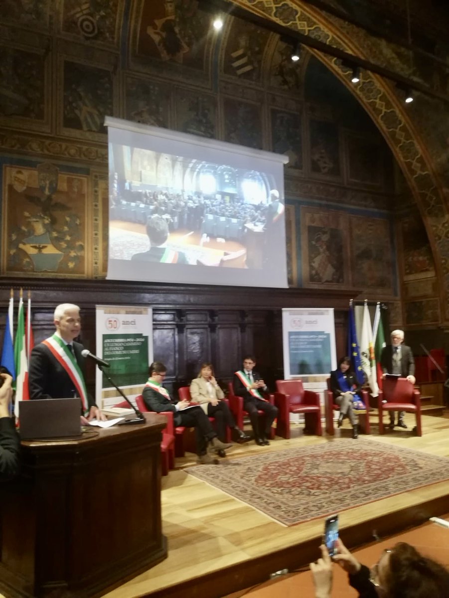 AnciLiguria's tweet photo. 🎉Seconda giornata del #Cinquantenario di Anci Umbria, a #Perugia, a cui partecipano il vicepresidente #NataleGatto e il vicedirettore #LucaPetralia.
Tavola rotonda presso la Sala dei Notari, con gli ex presidenti di Anci Umbria https://t.co/TzCtZfHnLU