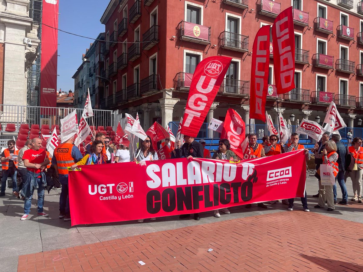 🗞️ Seguimiento masivo de la huelga en el sector bancario con una participación del 75% en Castilla y León.

👉CCOO, UGT y FINE, sindicatos convocantes, exigen a la patronal una subida mínima del 13% en tres años y un día adicional de vacaciones para pasar de 24 a 25 anuales.

🔗
