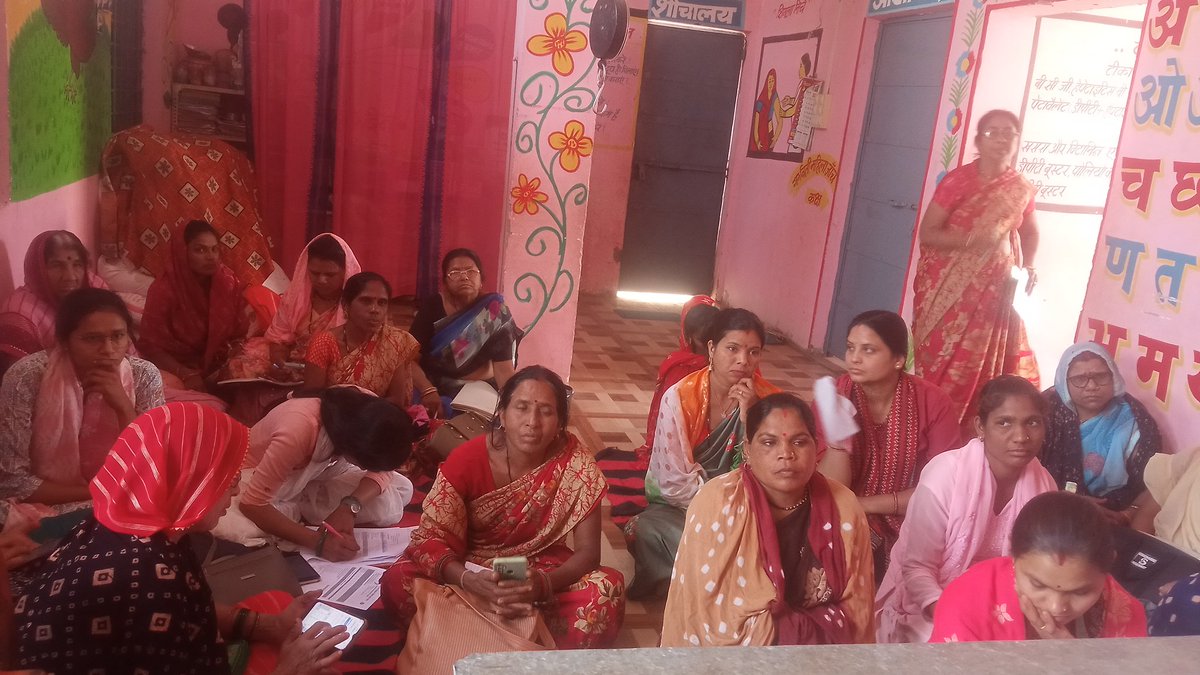 Under Nutrition Fortnight, training was given to 25 Anganwadi workers of Sector Dawar Block Basoda District Vidisha today. @mp_wcdmp @UNICEFIndia @SBCCalliance4mp @ProVidisha @vidishadm @Jhimly2 @monicamourya2