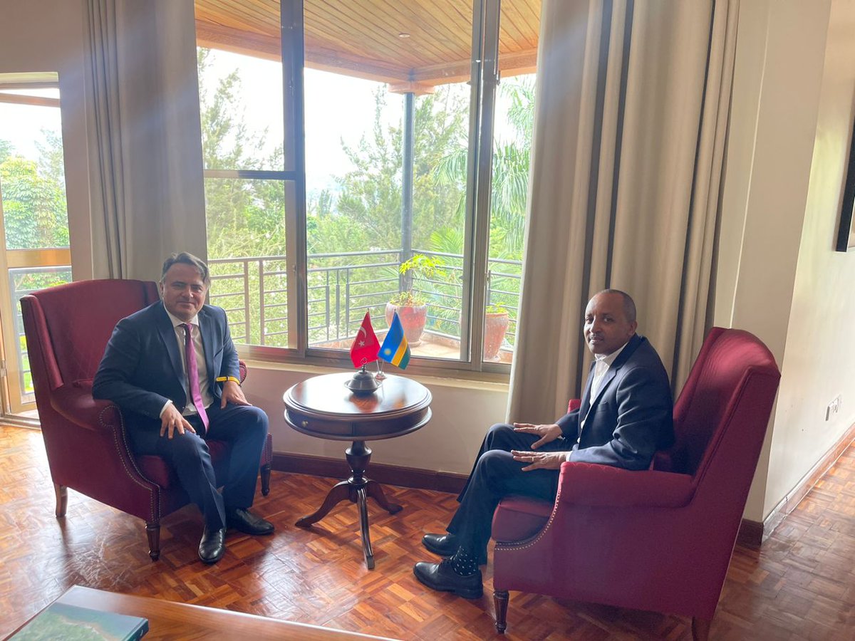 Always a pleasure to see my dear colleague, the former Rwandan Ambassador to Ankara @FidelisMironko who kindly paid a courtesy visit this morning.