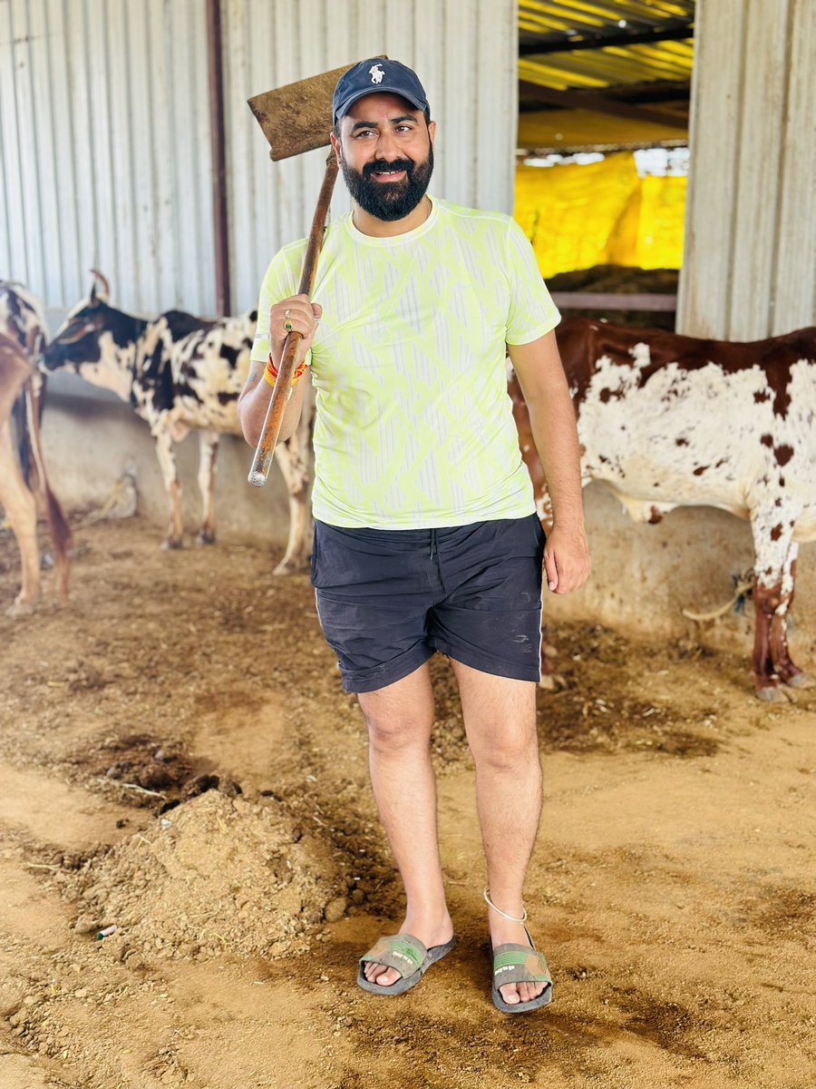 rajivpatelbjp's tweet photo. गौ सेवा का भी अपना ही आनंद है…!
आज अपनी “गऊ वात्सल्य धाम गौशाला“ में स्वच्छता अभिया�� का हिस्सा बन कर हमारे गौ सेवको का उत्साहवर्धन किया।
 #maihunarmadaputra #Kasrawad #Airdrop #ArvindKejriwalArrested https://t.co/oSwHHCmuvm