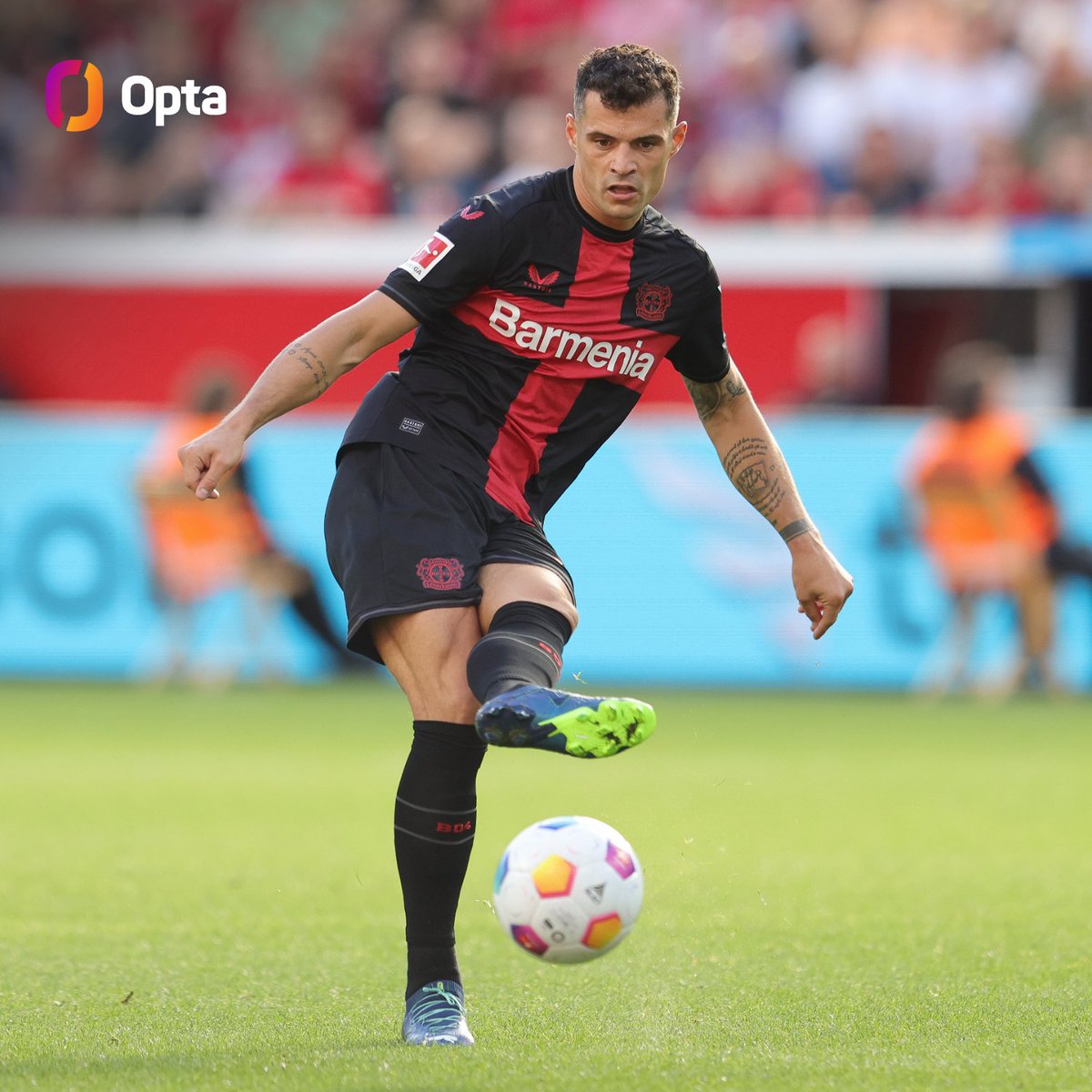 579 - Granit Xhaka spielte in dieser Bundesliga-Saison 579 linienbrechende Pässe, das ist 2023/24 Höchstwert in den fünf großen europäischen Ligen. Auf den Plätzen zwei und drei folgen Rodri (523) und Toni Kroos (487). Verbindungsglied.