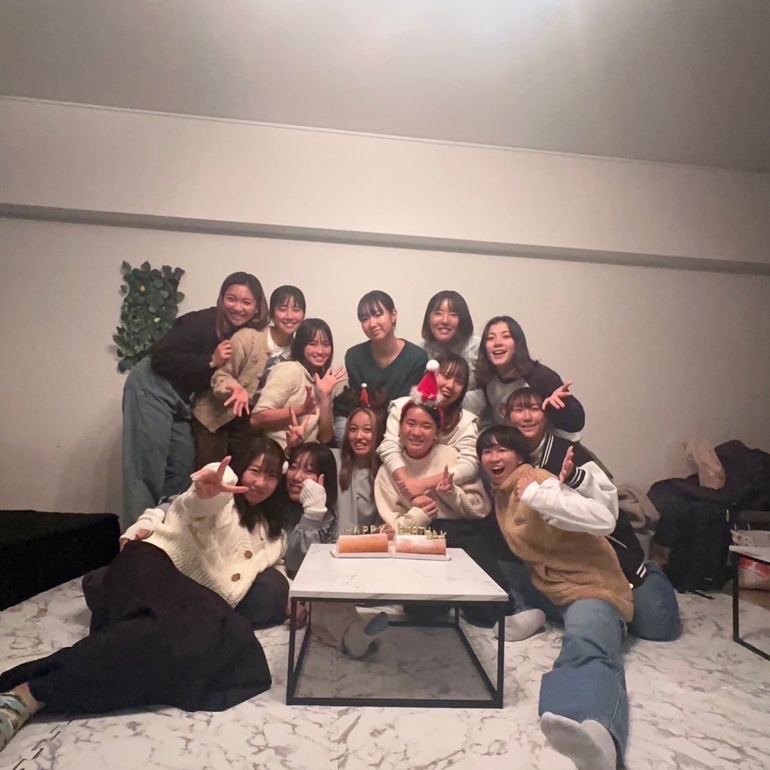 nulax_supoki's tweet photo. 【学年紹介 新4年ver.】
現在はプレーヤー13人、マネージャー2人の計15名が所属しています！
1人1人の個性が強くて毎日騒がしい学年ですが、同期愛はどの学年にも負けません😧💖

私たちと一緒に充実した熱々の学生生活を過ごしませんか？🥍

#日本大学女子ラクロス部 #日大 #nulax #春から日大 https://t.co/a1GTpLkiXB