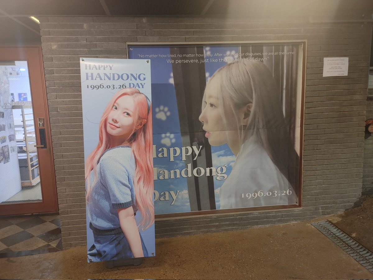 DCBDcafe_KR_JP's tweet photo. 2024년 🇰🇷🇯🇵 한동 생일 카페 무사히 설치 완료했습니다!! ٩(*ˊᵕˋ٩*)♡٩(˶ᐢᗜᐢ˶)۶

내일부터 영업 시작합니다 썸냐 여러분 많은 참여 바랄게요! ٩(๑>ᴗ<๑)۶٩(ˊᗜˋ*)و”
🐈‍⬛ ͗🎹🎼.•*¨*•.¸¸♬🎶🎼 

#그_시절_우리가_사랑했던_한동
#dear_handong https://t.co/ZxNZ9MpHph