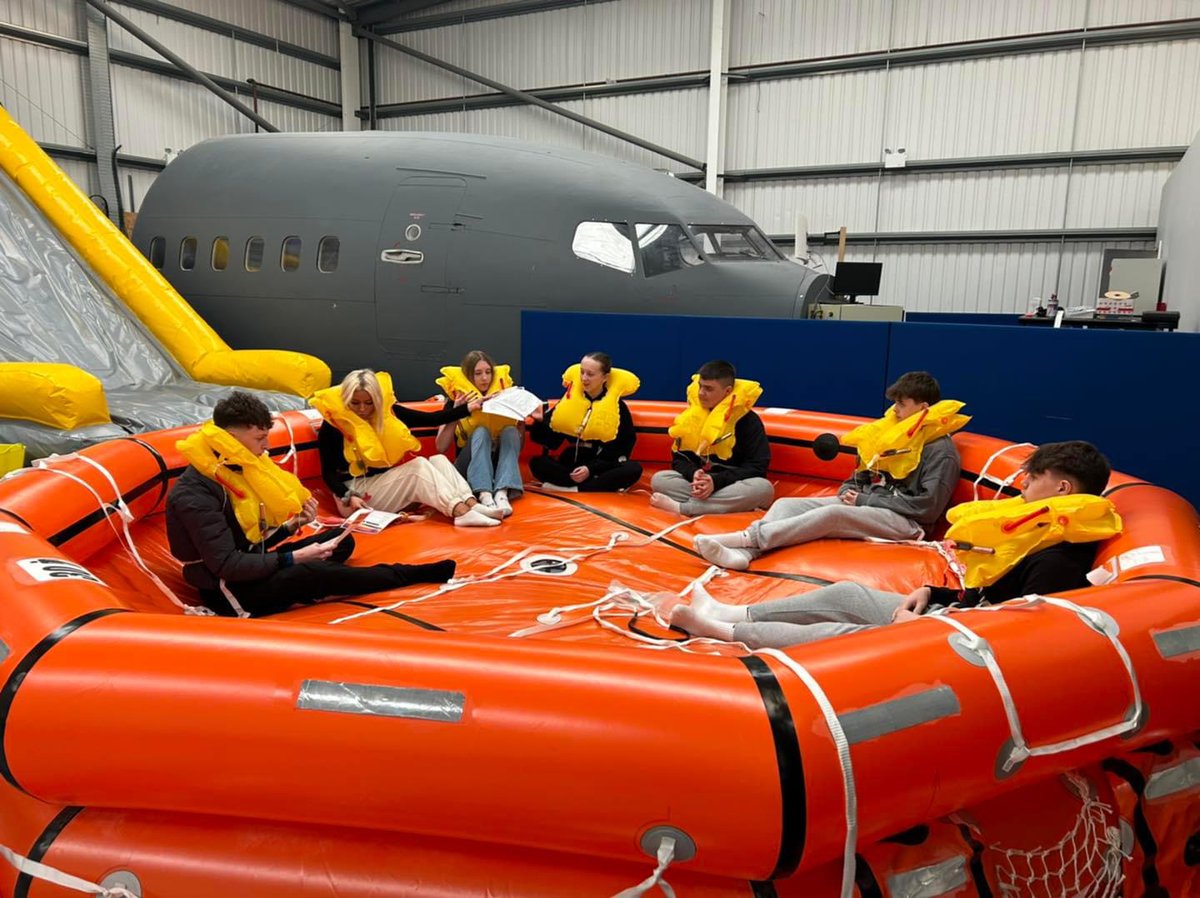 RotherhamColl's tweet image. Thank you to @flymeflightsim for letting our learners take part in numerous activities, exploring different aircraft parts, performing perfect landings in your Boeing 737 simulator, and so much more ✈️🌏

#aviation #college #flightexperience #learntofly #Rotherham