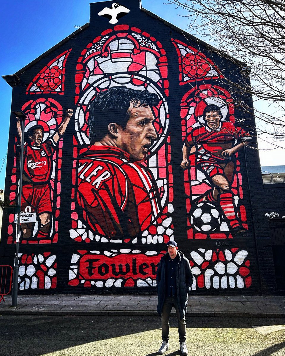 Good to see @Robbie9Fowler for the reveal of his outstanding mural by @MurWalls today. @LFC #Anfield #robbiefowler