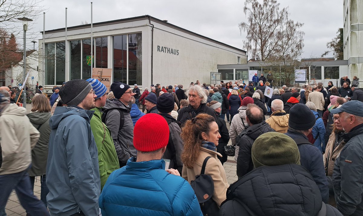 #EuropeanXFEL joined #Schenefeld demonstration for #Democracy to make a statement for democracy, #tolerance, and #solidarity. With the event, participants expressed their stance against #political extremism and neo-Nazi networks. xfel.eu/news_and_event…
