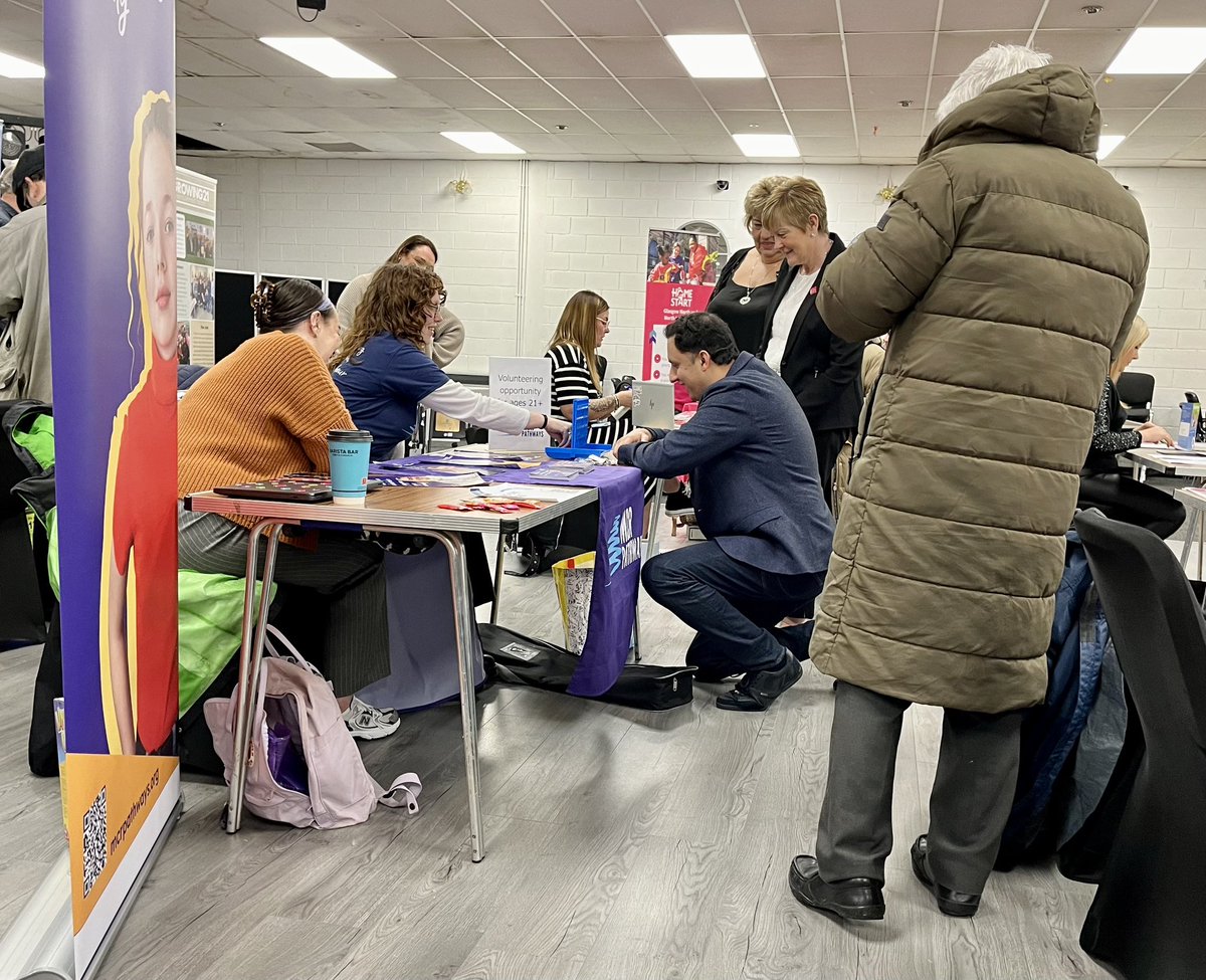 It’s been a pleasure to be at Ruchazie & Garthamlock Volunteer Fair, meeting folk interested in volunteering as well as other charities. We also got the opportunity to talk about our work supporting #Veterans to Scottish Labour leader @AnasSarwar Thank you Volunteer Glasgow.