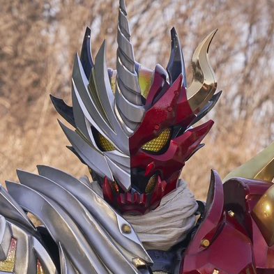 次郎さん復活したら「仮面ライダードレッド参式次郎」になりそう(参なのに次郎という謎)