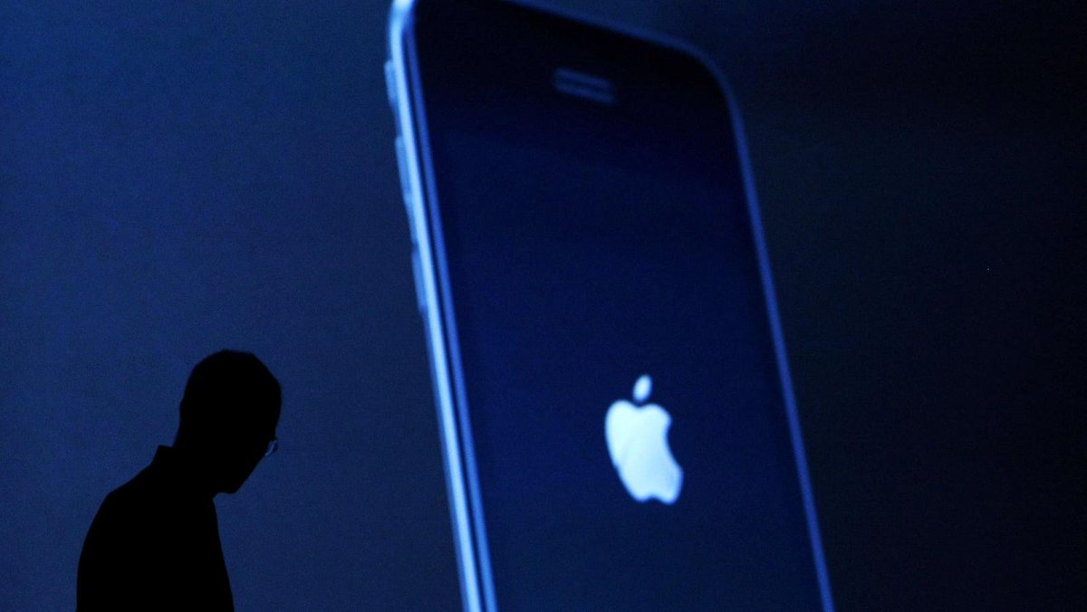 IndiraMulliah's tweet photo. In the latest issue of Forbes Daily: Apple sued by the Justice Department, Trump's financial struggles escalate, and U.S. proposed AI resolution approved by the United Nations. Read more at the provided link.
#wednesdaythought 
https://t.co/00nUUeh5b2