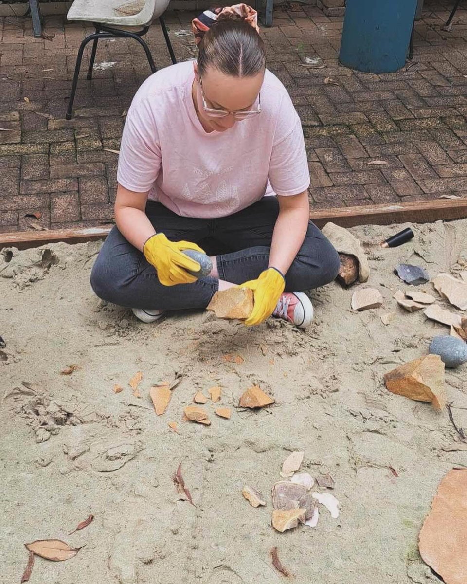 cj__mccreery's tweet photo. Knapping some quartzite with @PerstonYL for my research project 🪨 https://t.co/0mYRMDBSh0