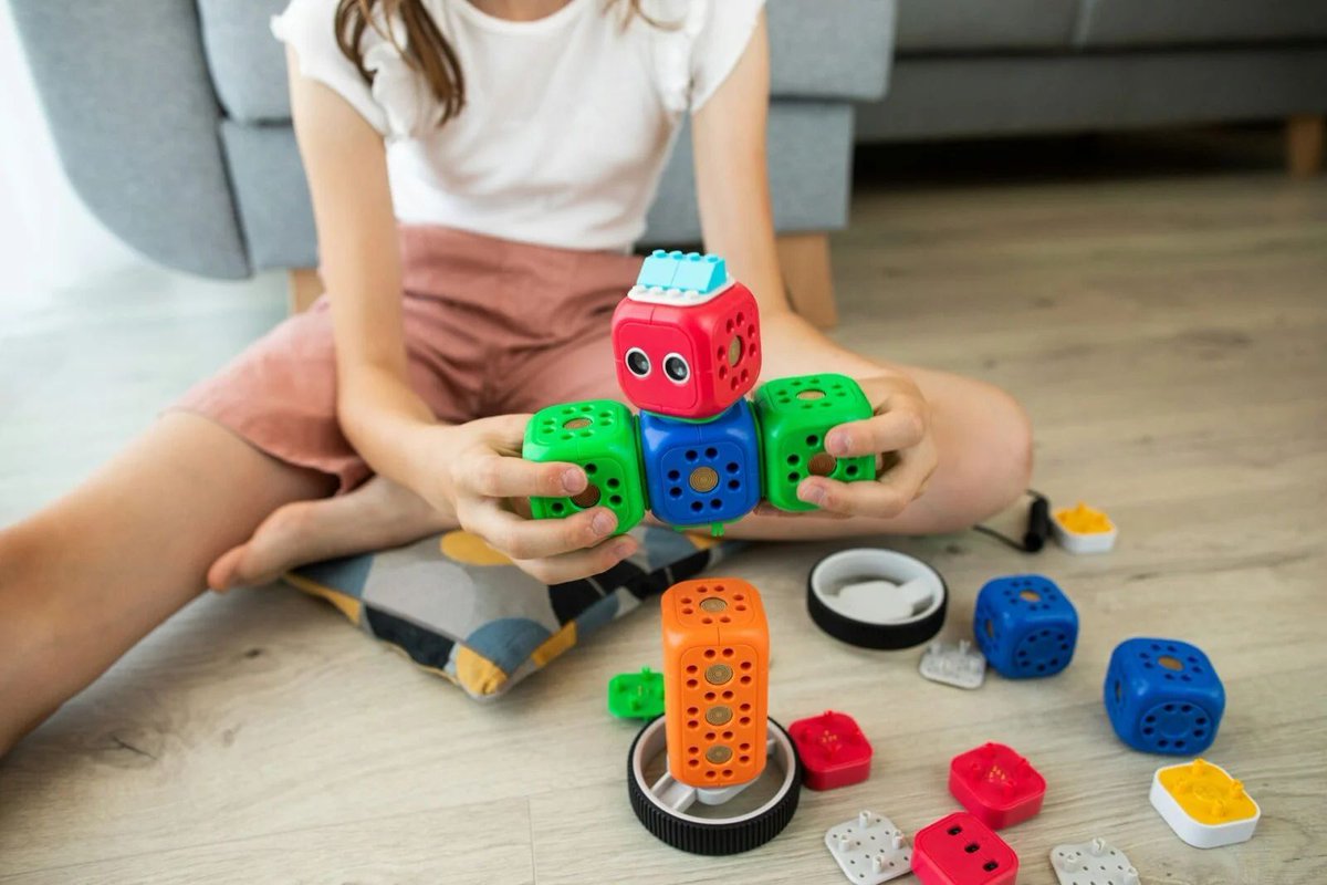 pepe_cz_'s tweet photo. Fidget toys jsou nejen zábavné, ale také užitečné nástroje pro zlepšení soustředění a snížení stresu. Poznejte je více do podrobna. #FidgetToys #Soustředění #ÚlevaOdStresu 🌈✨ https://t.co/kYs9EuA40R