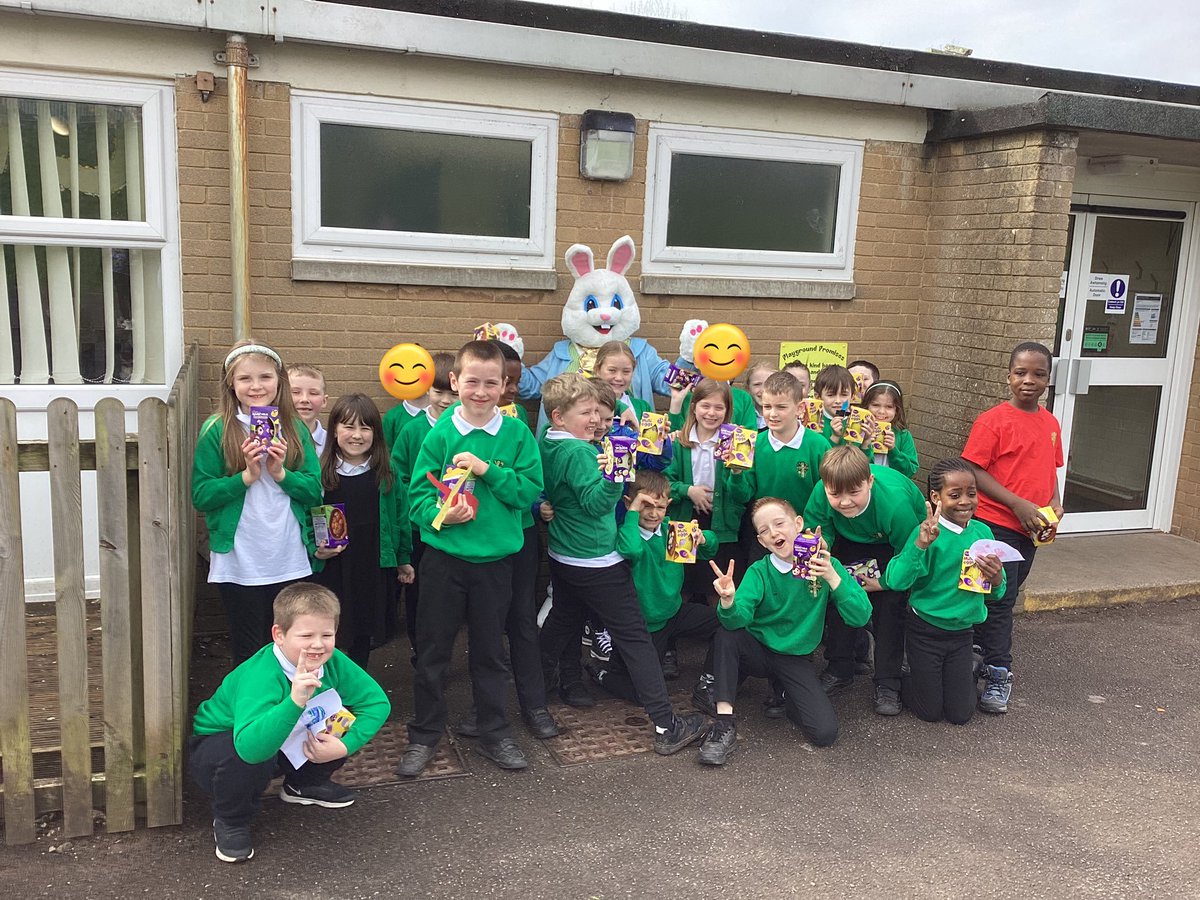 What an ‘egg-cellent’ visit from the Easter bunny! The children in Dosbarth Usk really enjoyed getting a special chocolate egg 🥚 #stdavidsciw #stdavidsciwusk