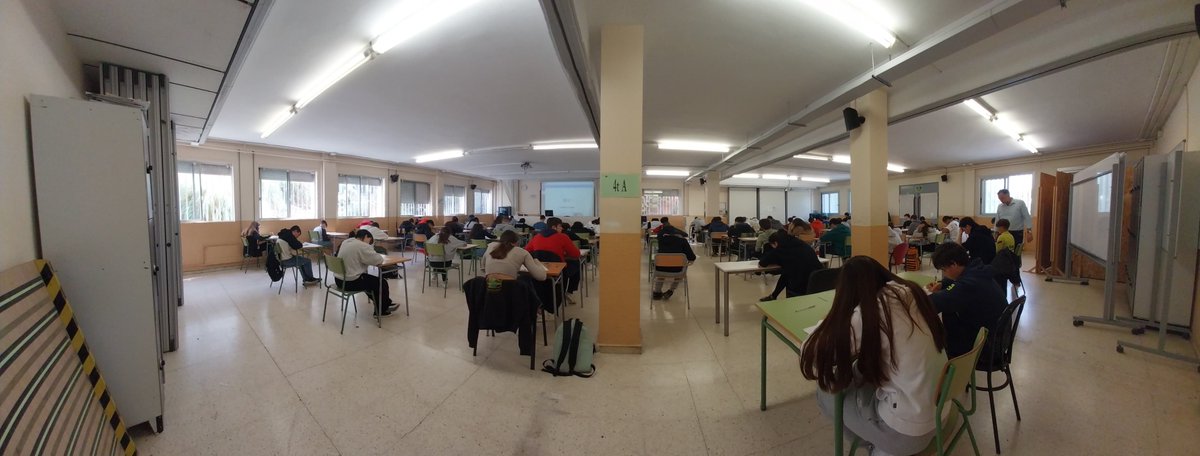 ins_alt's tweet photo. La setmana passada vam participar a la prova cangur.
67 alumnes de primer d'ESO fins a primer de batxillerat resolent problemes durant una hora i quart. #insalt #provescangur https://t.co/CT5K8E34YZ