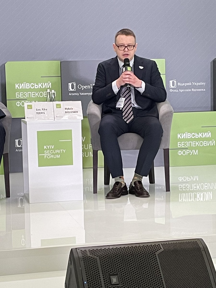 Mykola Bieliekskov at #KyivSecurityForum The West ‘needs to decide whether we are fighting a war or engaging in escalation management.’