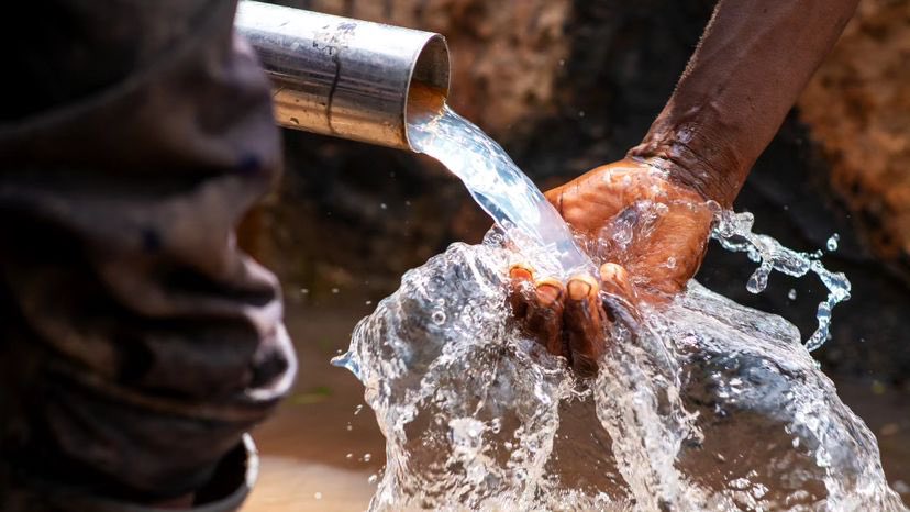 🌊 #WorldWaterDay2024 celebrates the power of water as a tool for peace and cooperation among communities and countries. It highlights the importance of balancing everyone’s needs and ensuring equitable access to this precious resource 🚰 📸 Bara Loop Initiative #WaterisLife