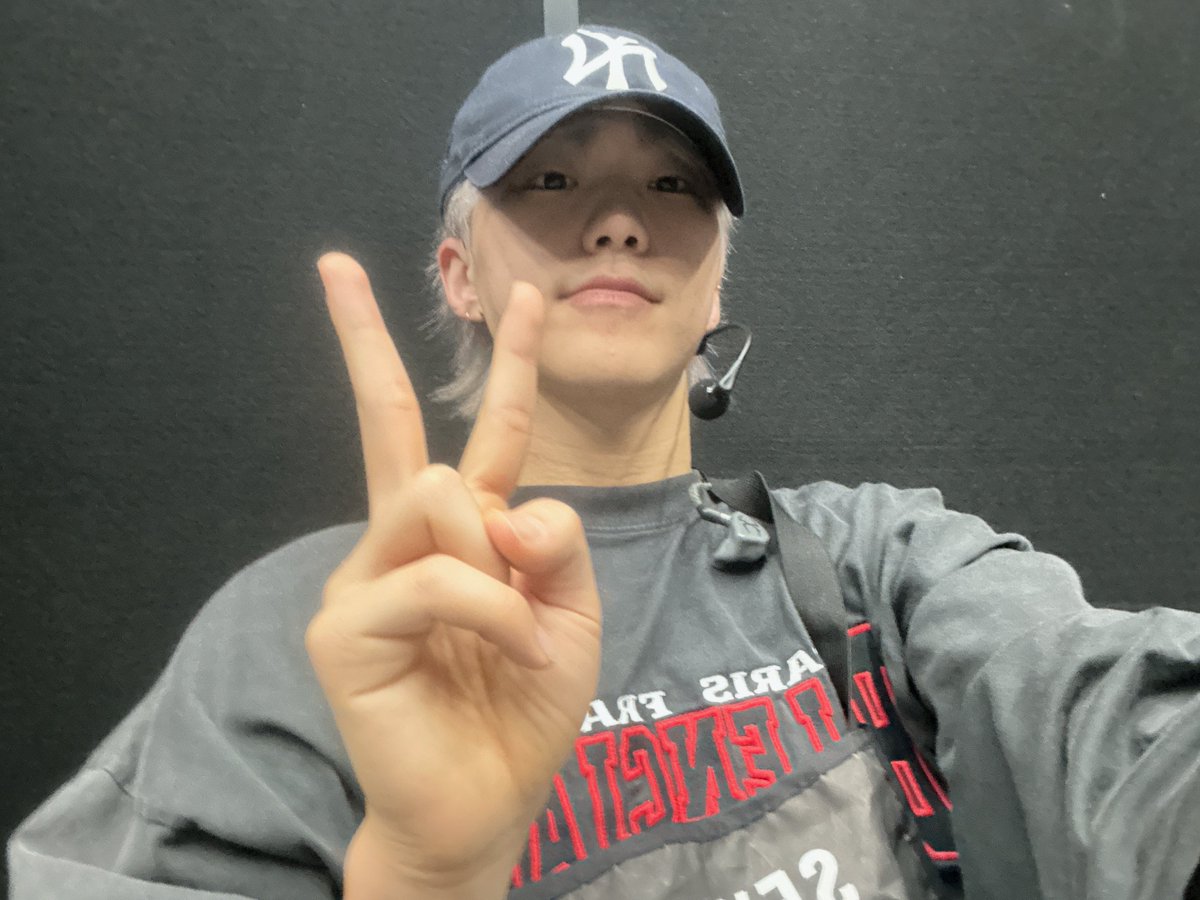 hoshzone's tweet photo. 240322 hoshi on weverse 🌟 

🐯 🖤🩶🤍 https://t.co/M0L6stzk4G