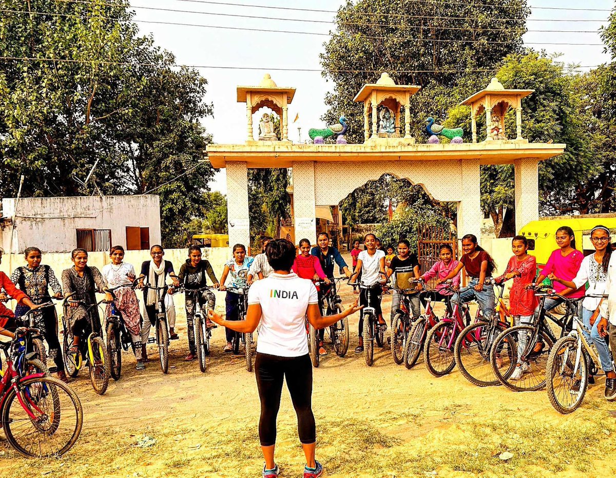 'Empower 1000 girls in 2024' 💪🚲 That's the aim of triathlete @pragnyamohan who has launched a project to provide 'one bicycle to every daughter' in her hometown of Ahmedabad, India, with the support of the @iocyoungleaders programme. Here's how: olympics.com/ioc/news/using…