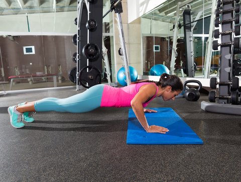 LoriShemek's tweet photo. Did You Know? 

Sarcopenia is the natural loss of muscle and strength as we age starting in our 30s. This loss is associated with all-cause mortality and many chronic diseases like cardiovascular disease, stroke, high blood pressure, insulin resistance and type 2 diabetes.

See how important muscle is to our overall health?

Any form of resistance training is crucial to optimal health such as push ups, squats, weights, bands etc. Do what you can. 💪

https://t.co/2JkolTZnvi