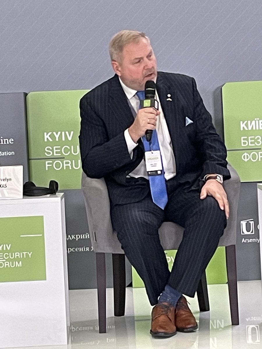 Estonian Gen ⁦@RihoTerras⁩ to ⁦@SpeakerJohnson at #KyivSecurityForum: ⁩ “Mr Speaker, let’s make America great again. Let’s win this bloody war.’