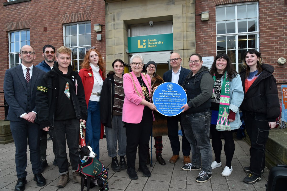 🔵‍On 15 March, a blue plaque was installed on campus to commemorate the 50th anniversary of the UK's first ever trans conference! It was sponsored by the Faculty of Social Sciences and @CIGSLeeds. Read about the plaque and the history it commemorates: ow.ly/2vTM50QZvG8