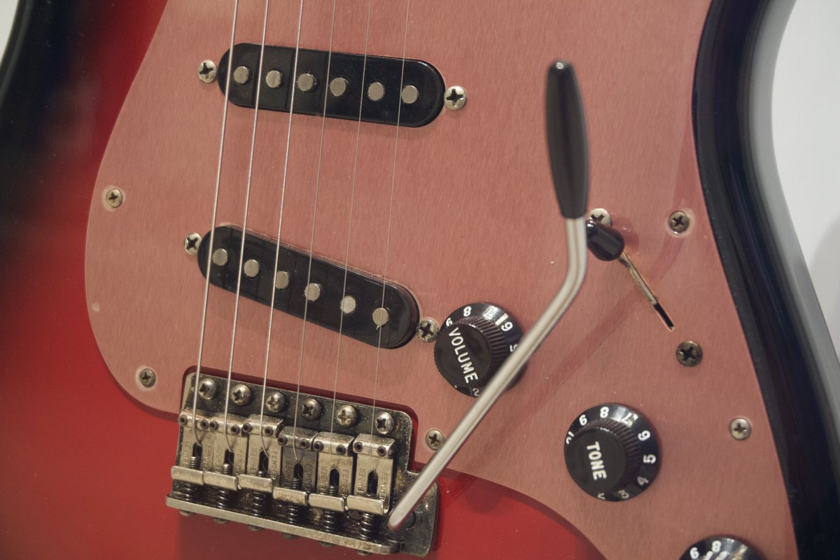 airn13's tweet photo. GALAXY RED
吸い込まれて漂う。
人生を救ってくれたギタリストに
最大のリスペクトを。
#fender
#galaxyred https://t.co/2mYSU1NDQD