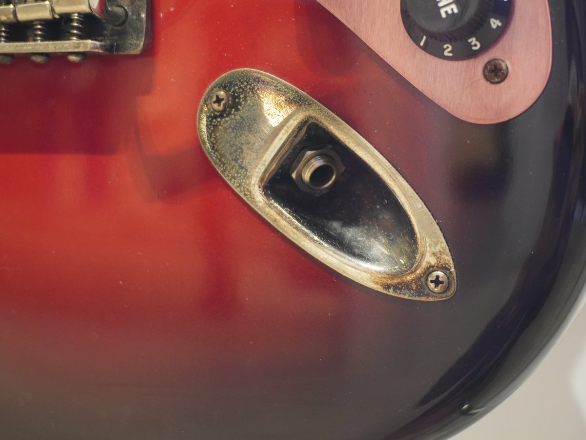 airn13's tweet photo. GALAXY RED
吸い込まれて漂う。
人生を救ってくれたギタリストに
最大のリスペクトを。
#fender
#galaxyred https://t.co/2mYSU1NDQD