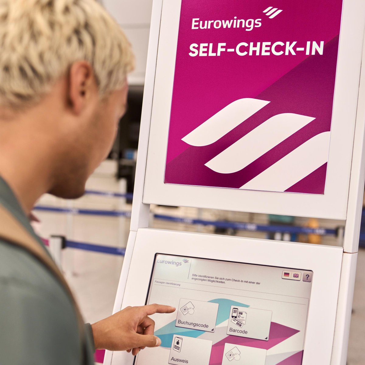 Travel hack for your Easter getaway from @dusairport: Beat the holiday rush with our self-service options! Check in your baggage quickly at our new self-bag drop and baggage tag machines. More time to relax, less time in lines! ✈️🐣