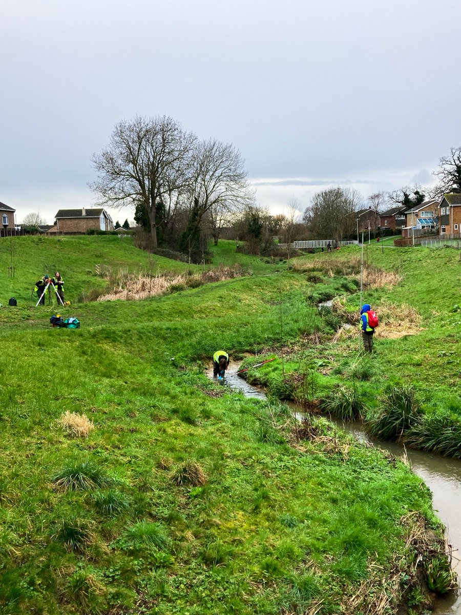 Our 3rd-year @glosgeog Students had a dip in the Sud Brook River in Gloucester, diving deep into river restoration 💦 They compared channelised and restored river sections through surveying, water sampling, and kick sampling. Great to see the work our students are doing 👏