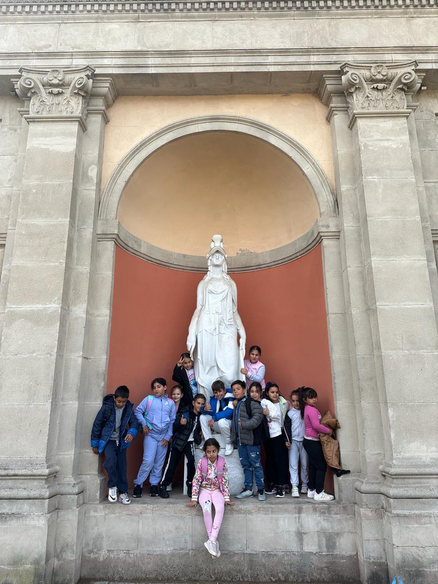 Escola Juan Salamero tweet media