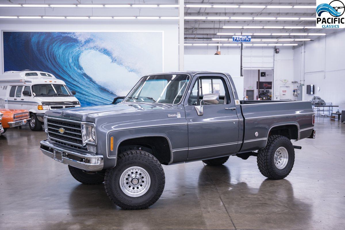 pacificclassics's tweet photo. 1976 CHEVROLET K10 SHORTBED!!
350 v8
Automatic transmission
Edelbrock Carburetor
Dual Exhaust
Small Lift
Runs and Drives great

See more details and photos here –
https://t.co/AIBatKXzaz

#classiccars #musclecars #vintagecars #1976ChevroletK10ForSale #1976ChevroletK10Shortbed https://t.co/c4hfDtroRh