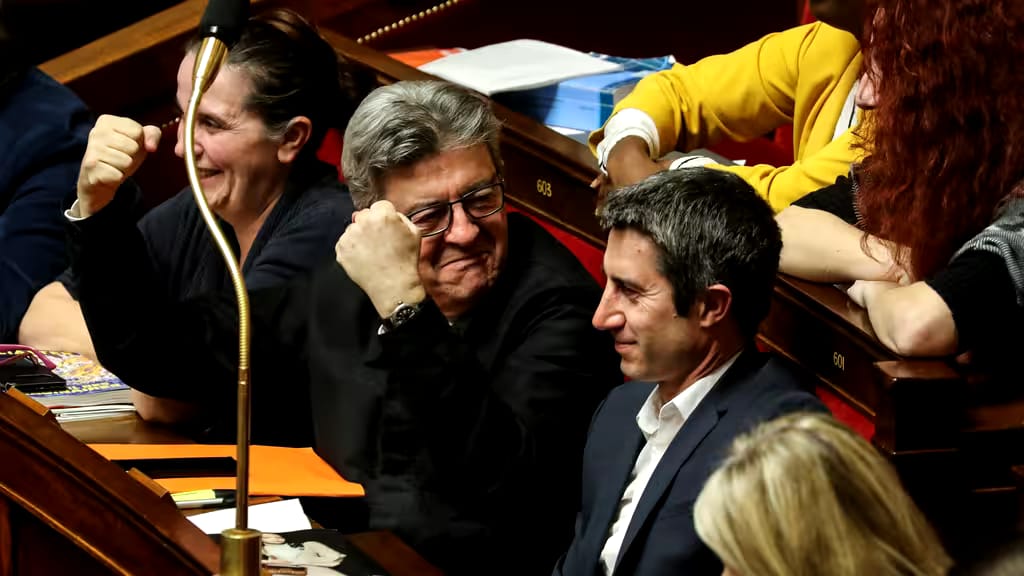 #Ruffin2027 ça pourrait être bien, je confirme !!!

Et puis, quand l'homme qui a remis la gauche sur les rails te regarde comme ça, à mon avis, c'est bon signe 🙃❤️‍🔥

Après, qui que ce soit, le plus important sera l'union derrière le programme de l'#AvenirEnCommun