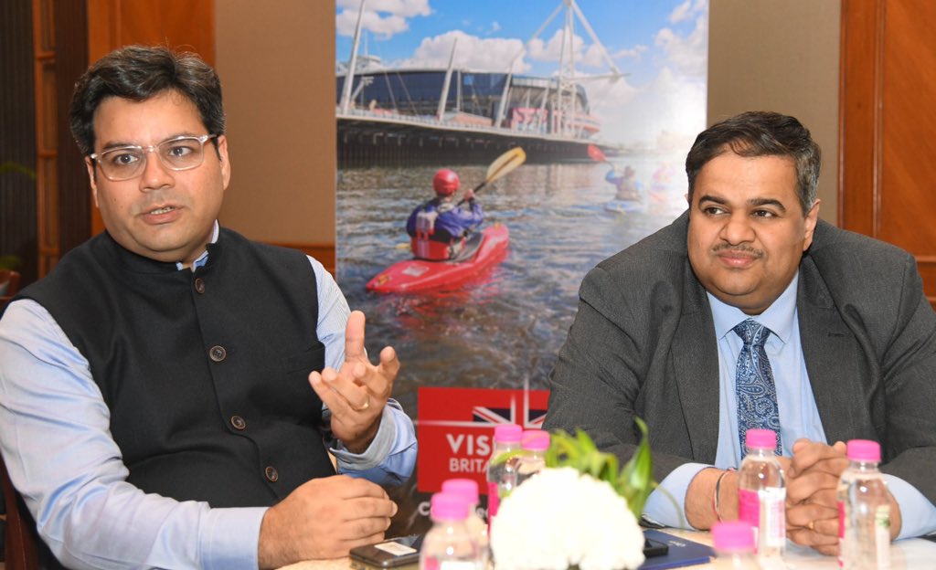 UKinBengaluru's tweet photo. "There's so much to see in the UK - from walking the cobbled streets of York to driving in the Scottish Highlands." ⛰️

🇬🇧 Deputy High Commissioner @chandruiyer highlighted as to what makes the UK a GREAT travel destination at the @VisitBritain roadshow in #NammaBengaluru https://t.co/0T9joFMVxT