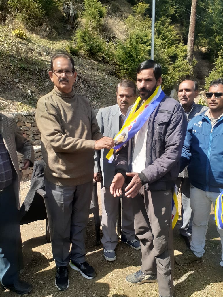 prmanhas's tweet photo. Today visited remote area of Gutasa and conducted meeting with DPAP workers.  Discussed preparations for Parliament elections and framed booth Committee. 
@DPAP_office
@ghulamnazad https://t.co/rXY7wGsNFI