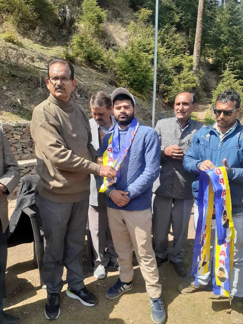prmanhas's tweet photo. Today visited remote area of Gutasa and conducted meeting with DPAP workers.  Discussed preparations for Parliament elections and framed booth Committee. 
@DPAP_office
@ghulamnazad https://t.co/rXY7wGsNFI