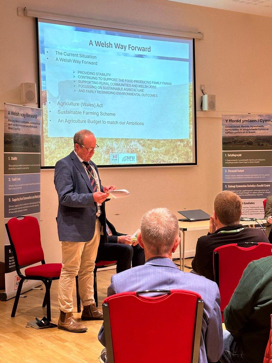 🗣 Cyfarfod ymylol amaeth @Plaid_Cymru ar cyd rhyngom ni ac @NFUCymru diolch @cefincampbell am agor y digwyddiad. Trafod dyfodol byd amaeth #Cymru 🏴󠁧󠁢󠁷󠁬󠁳󠁿 🗣 Fringe event at Plaid Cymru's annual spring conference, where our President & Deputy Head of Policy discuss farming 🏴󠁧󠁢󠁷󠁬󠁳󠁿 🐃🐄🐑