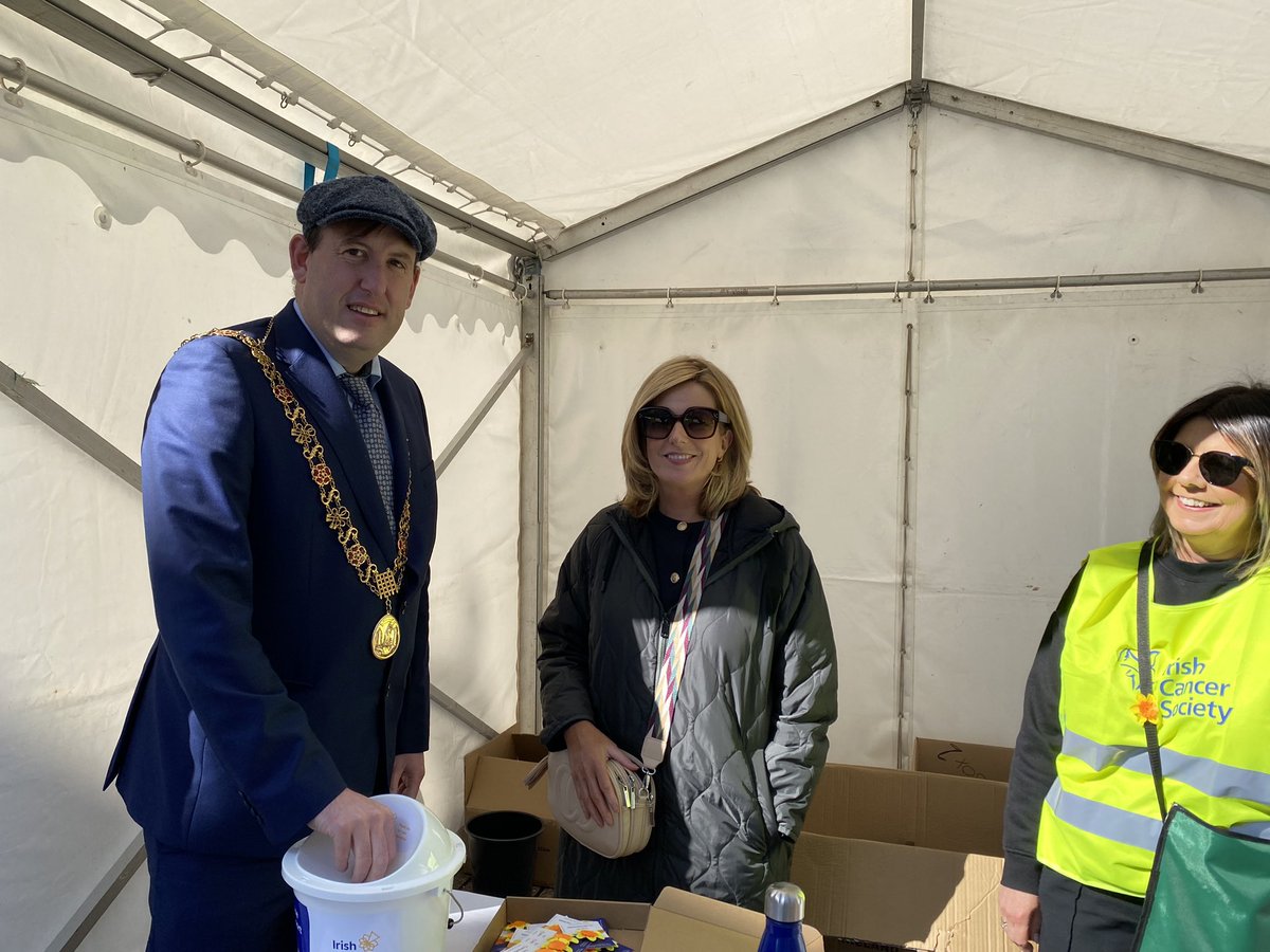CorkDaffDay's tweet photo. Scenes from Patrick Street for @IrishCancerSoc @CorkDaffDay with @CorkCityFire @corkcitycouncil Lord Mayor Kieran McCarthy and volunteers.  Thanks everyone for coming out #daffodilday 🌼🌼 https://t.co/MdCGExaP3d