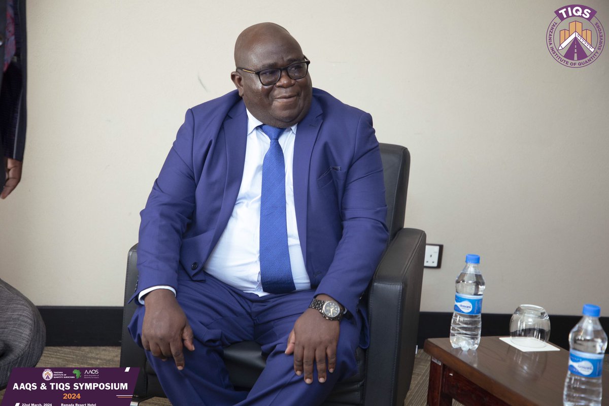 Naibu waziri wa Ujenzi Mh.Godfrey M. Kasekenya (Mbunge) akimuwakilisha Waziri wa Ujenzi kwenye kongamano lililoandaliwa na taasisi ya wakadiriaji majenzi Tanzania(TIQS) ,Ramada Resort Hoteli